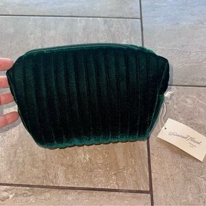 Universal Thread Emerald Velvet Cosmetic Bag